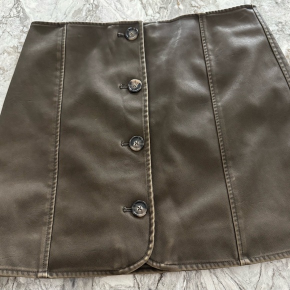 NWT BLANK NYC Washed Faux Leather Button-Down Miniskirt Size 28 - Picture 3 of 14